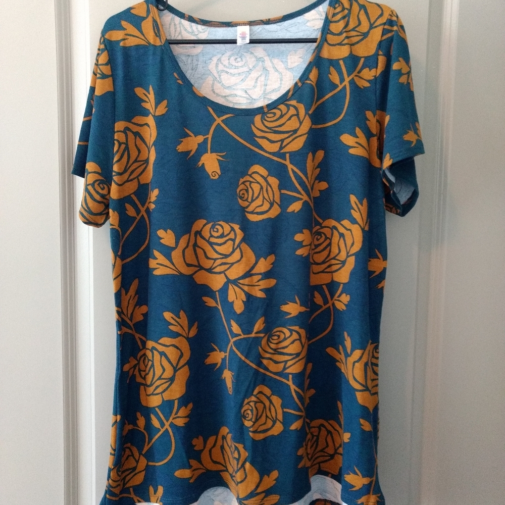 Rose print LuLaRoe "Classic T"